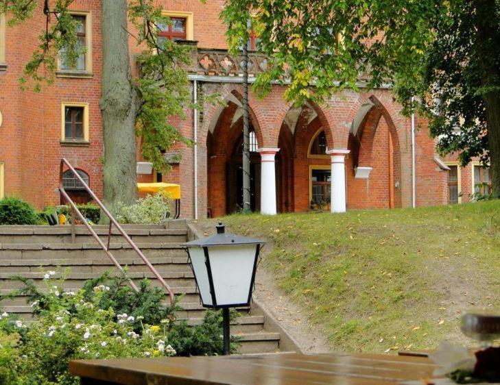Hotel Zamek Karnity Miłomłyn Exterior foto
